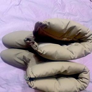 Footnotes Boots size 8 medium (Snow Boots)